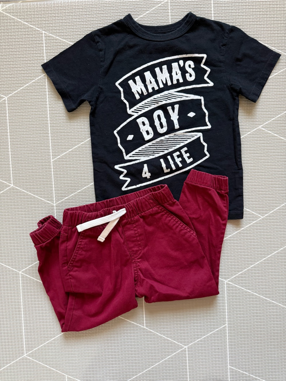 Cat & Jack|Baby boy/toddler Mama's Boy Graphic Tee & Burgundy Jogger jeans•3-4T